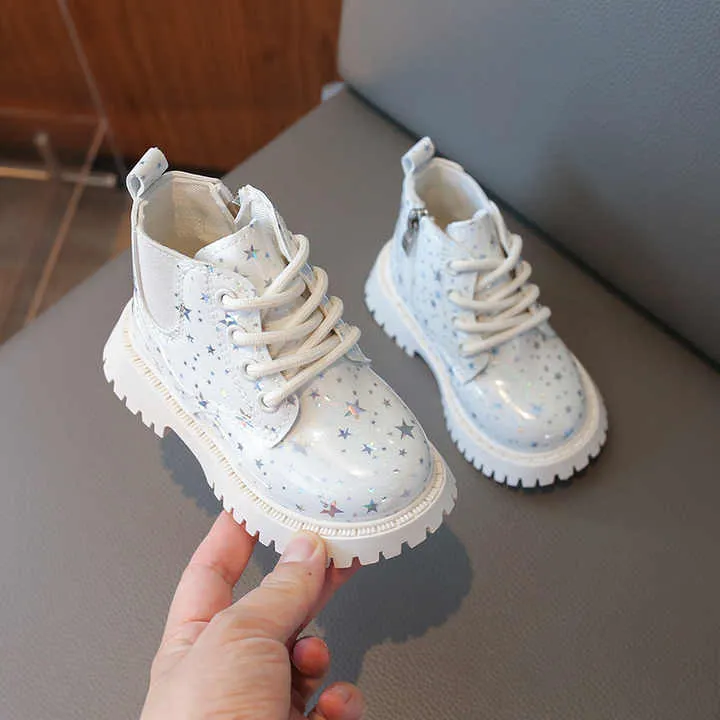 أحذية أطفال للخريف والشتاء بنعل ناعم أحذية ثلج . Autumn and winter children's shoes with s