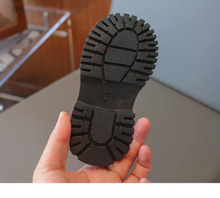 أحذية أطفال للخريف والشتاء بنعل ناعم أحذية ثلج . Autumn and winter children's shoes with s