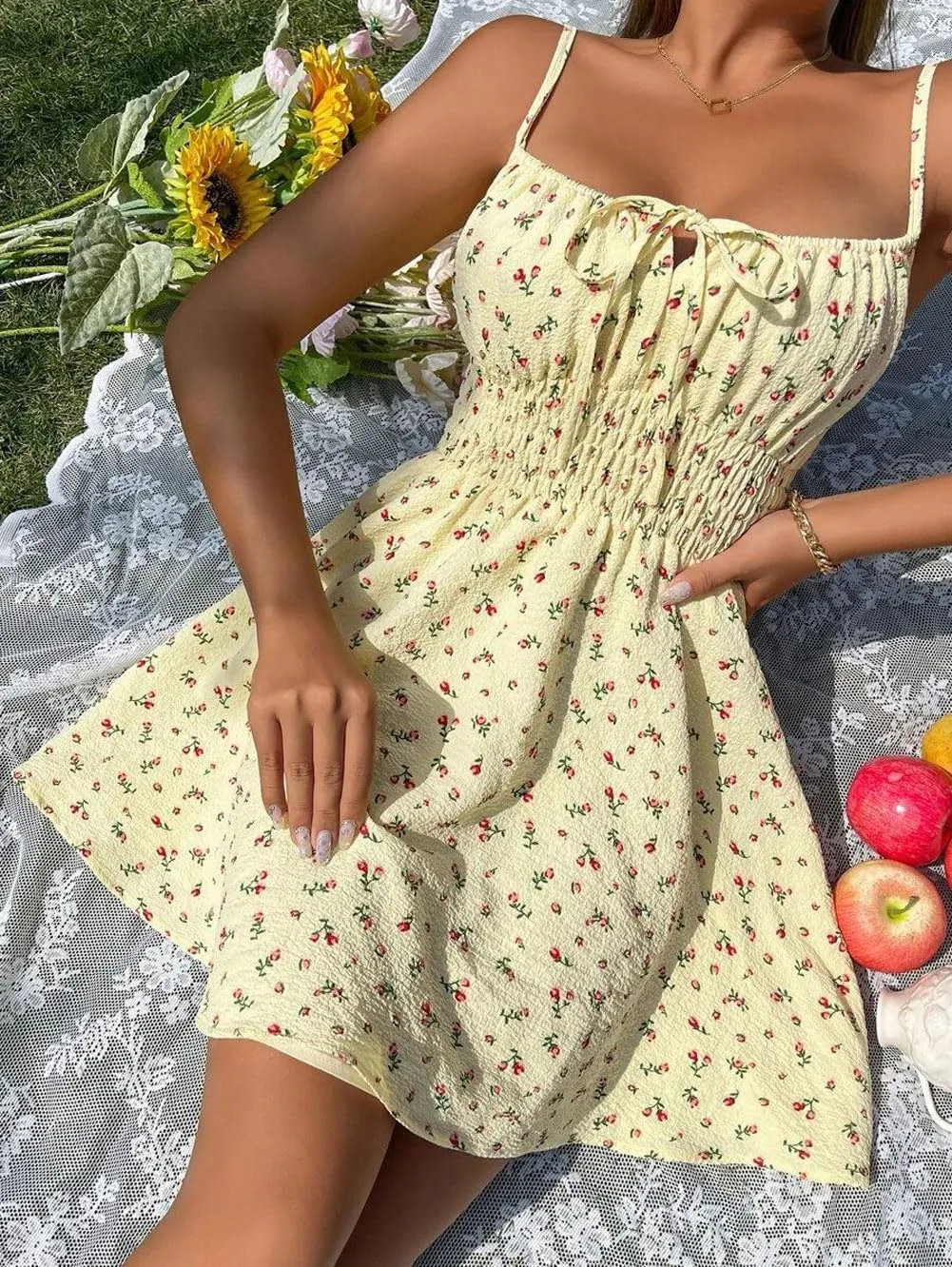 CHARTOU Women Floral Boho Spaghetti Strap Sundress Sleeveless Smocked A Line Mini Dress