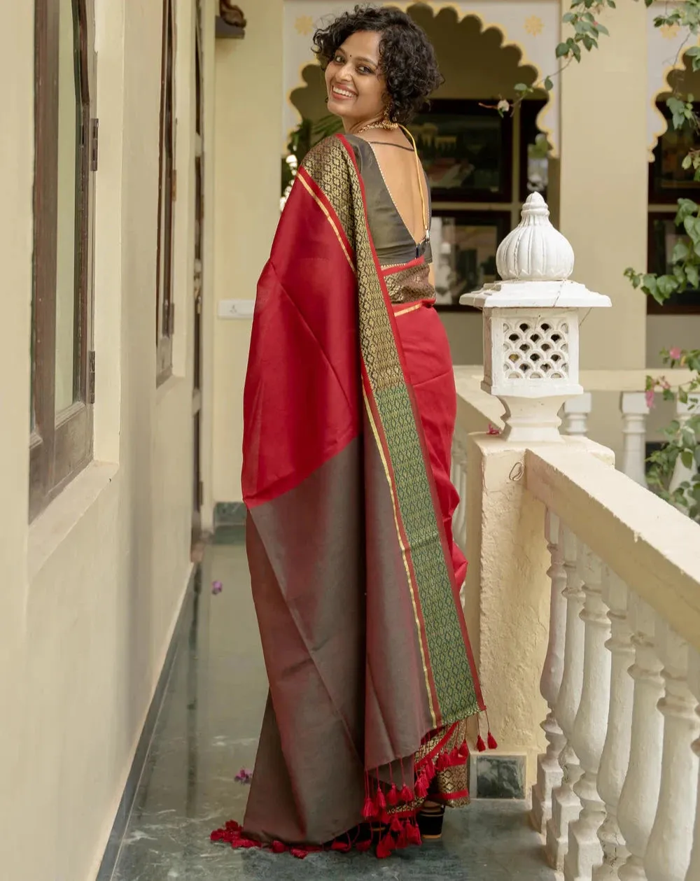 Maroon Stunning Laal Bel Saree Made Of Soft Cotton-Acrylic Fabric