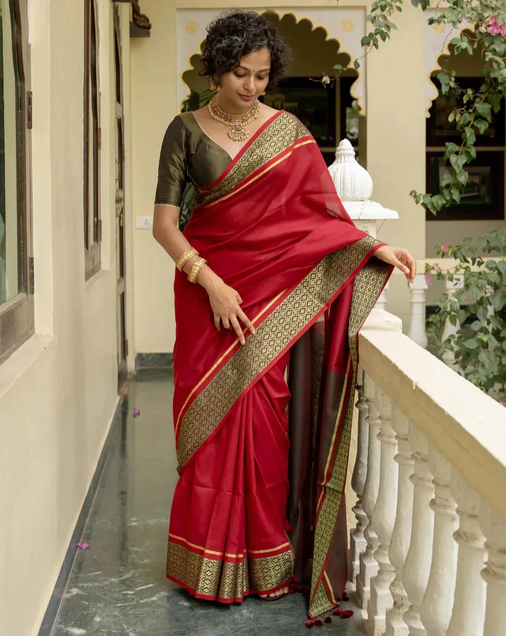 Maroon Stunning Laal Bel Saree Made Of Soft Cotton-Acrylic Fabric