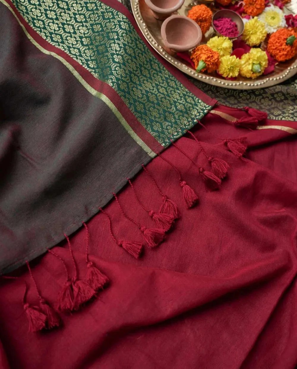 Maroon Stunning Laal Bel Saree Made Of Soft Cotton-Acrylic Fabric