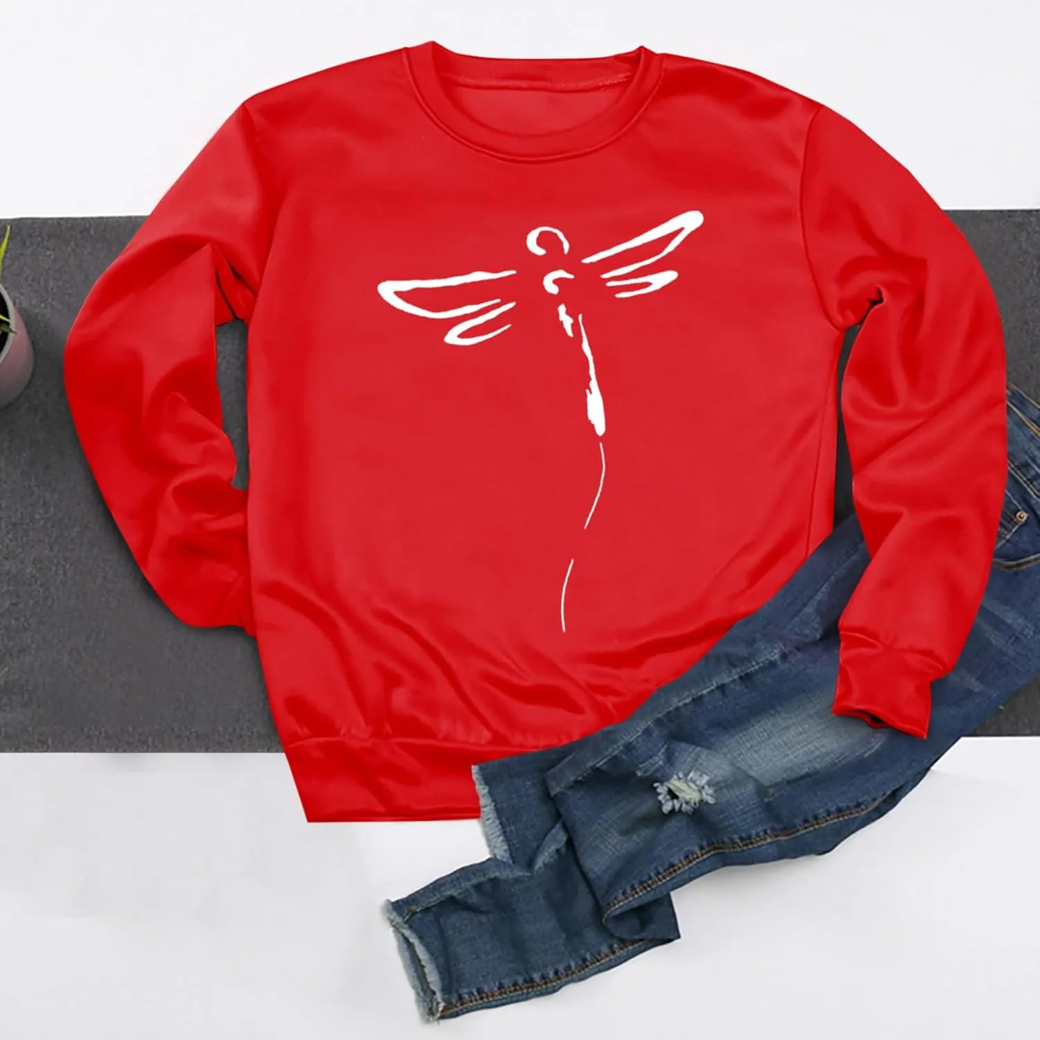 Women's Long Sleeve Pullover 2024 Fall Casual Comfy Loose Shirts Trendy Dragonfly Pattern Print Round Neck Sweatshirt
