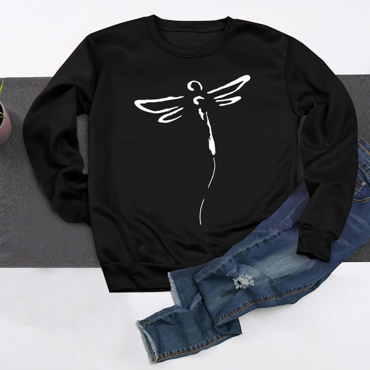 Women's Long Sleeve Pullover 2024 Fall Casual Comfy Loose Shirts Trendy Dragonfly Pattern Print Round Neck Sweatshirt